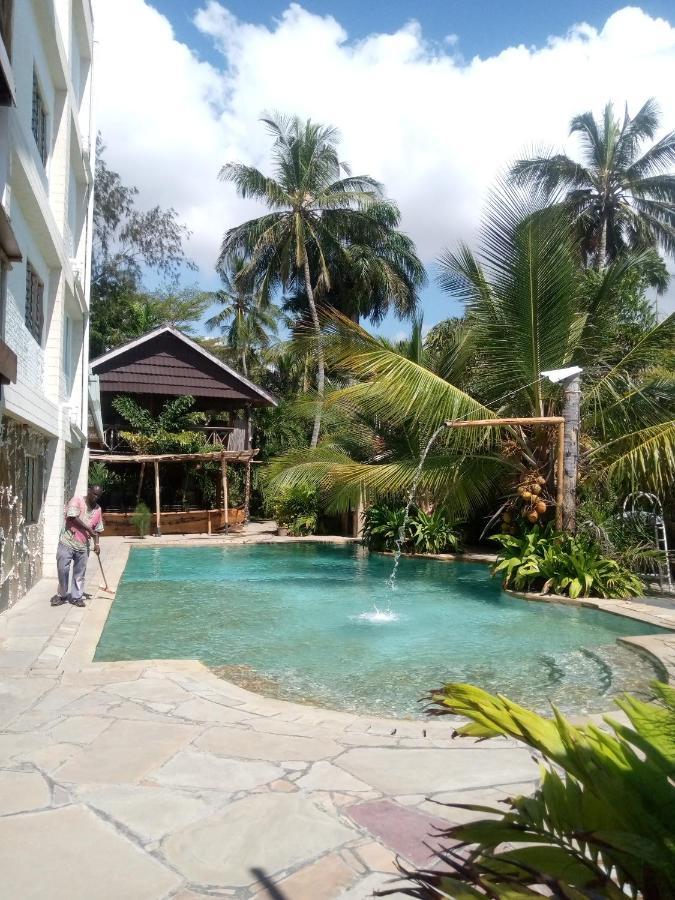 Ziwa Beach Resort Bamburi Exterior photo