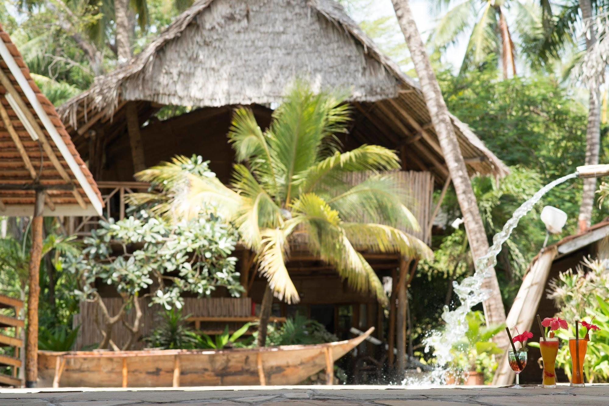 Ziwa Beach Resort Bamburi Exterior photo